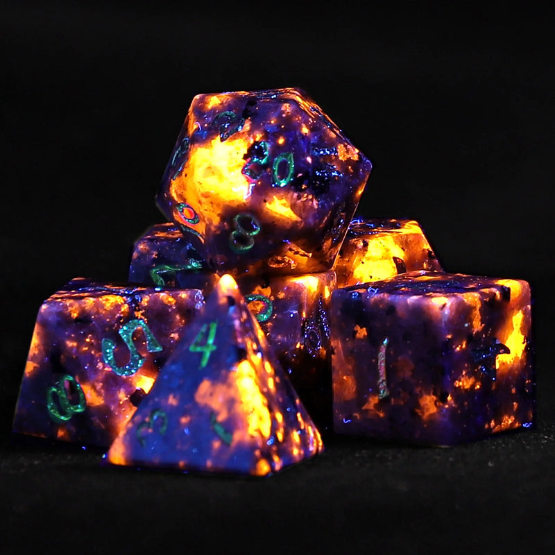 Dragon's Hoard Gemstone Dice - Yooperlite With UV Light